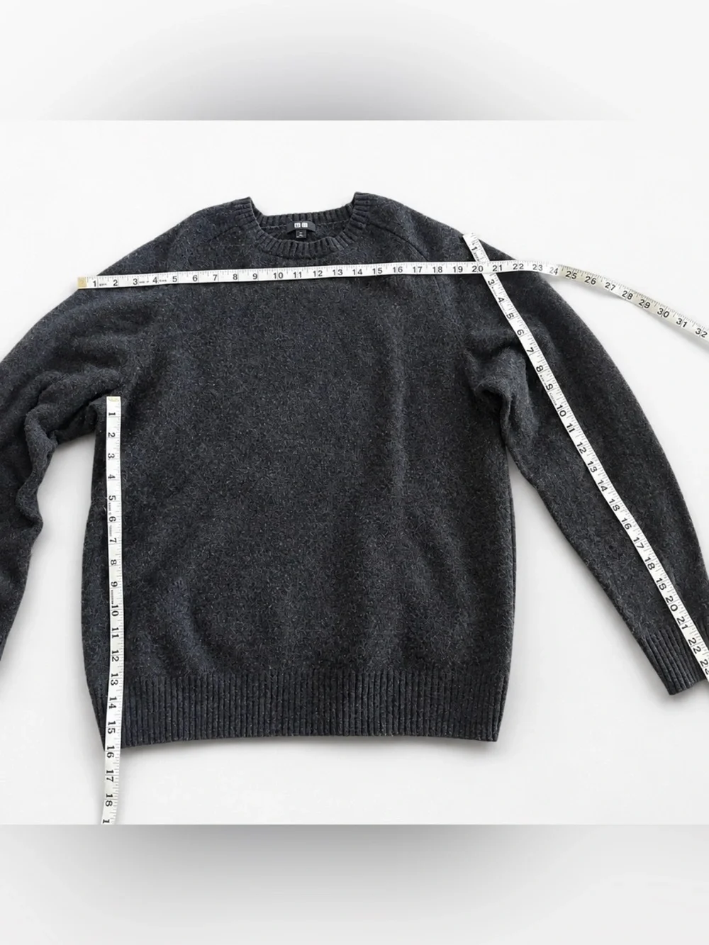 Uniqlo Men’s XL 100% Wool Crewneck Sweater Charcoal Gray Unisex Minimalist Knit
